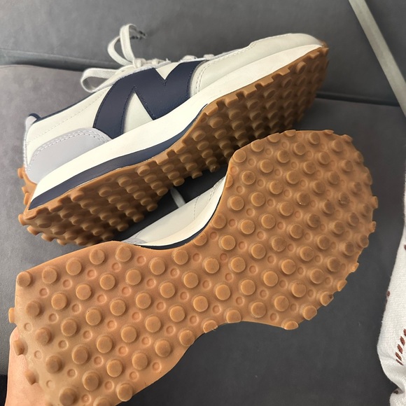 FIGS | New Balance 327 - Picture 5 of 6